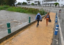 Las imágenes de los desembalses de las presas de Guadalmina y Guadaiza