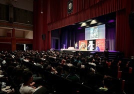 Más de 300 alumnos de Secundaria estuvieron presentes en el coloquio.