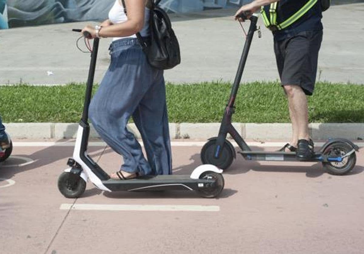 Dos detenidos por robar patinetes en aparcamientos de centros comerciales de Málaga para revenderlos en La Palmilla