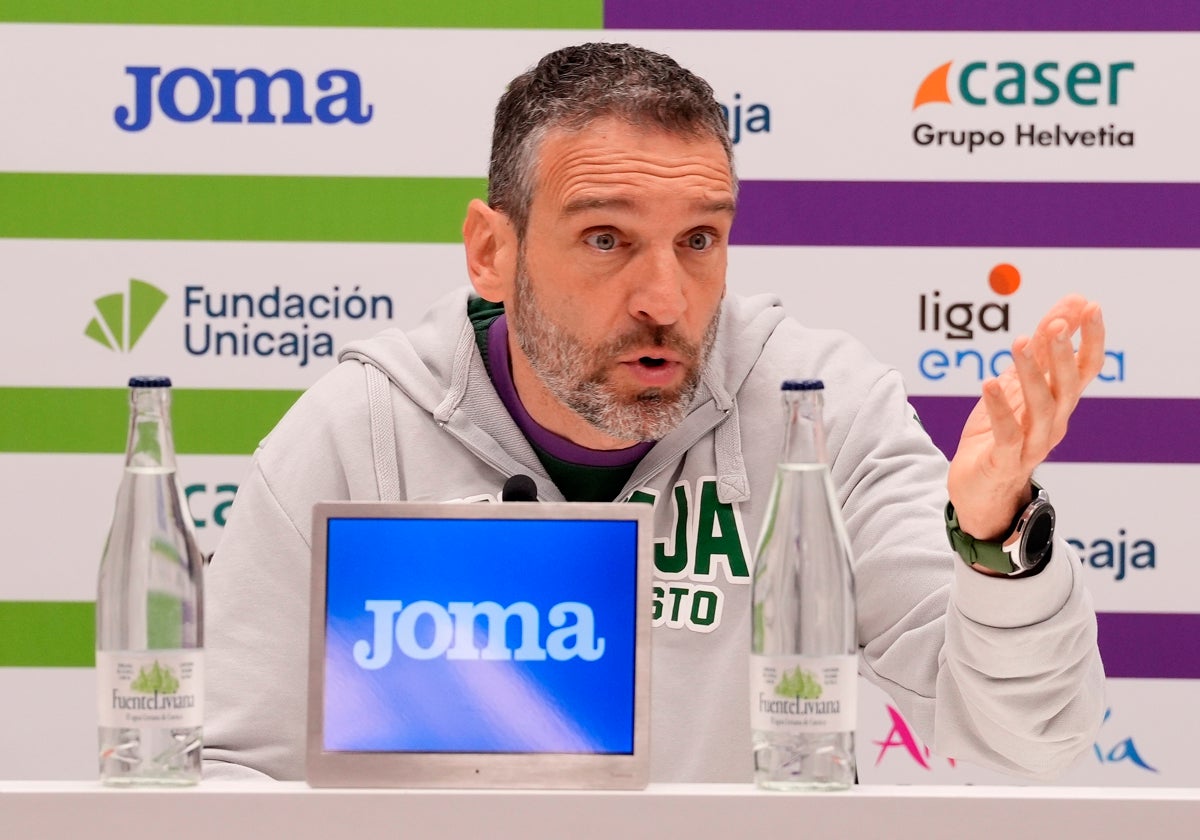 Ibon Navarro, en la sala de prensa del Carpena.