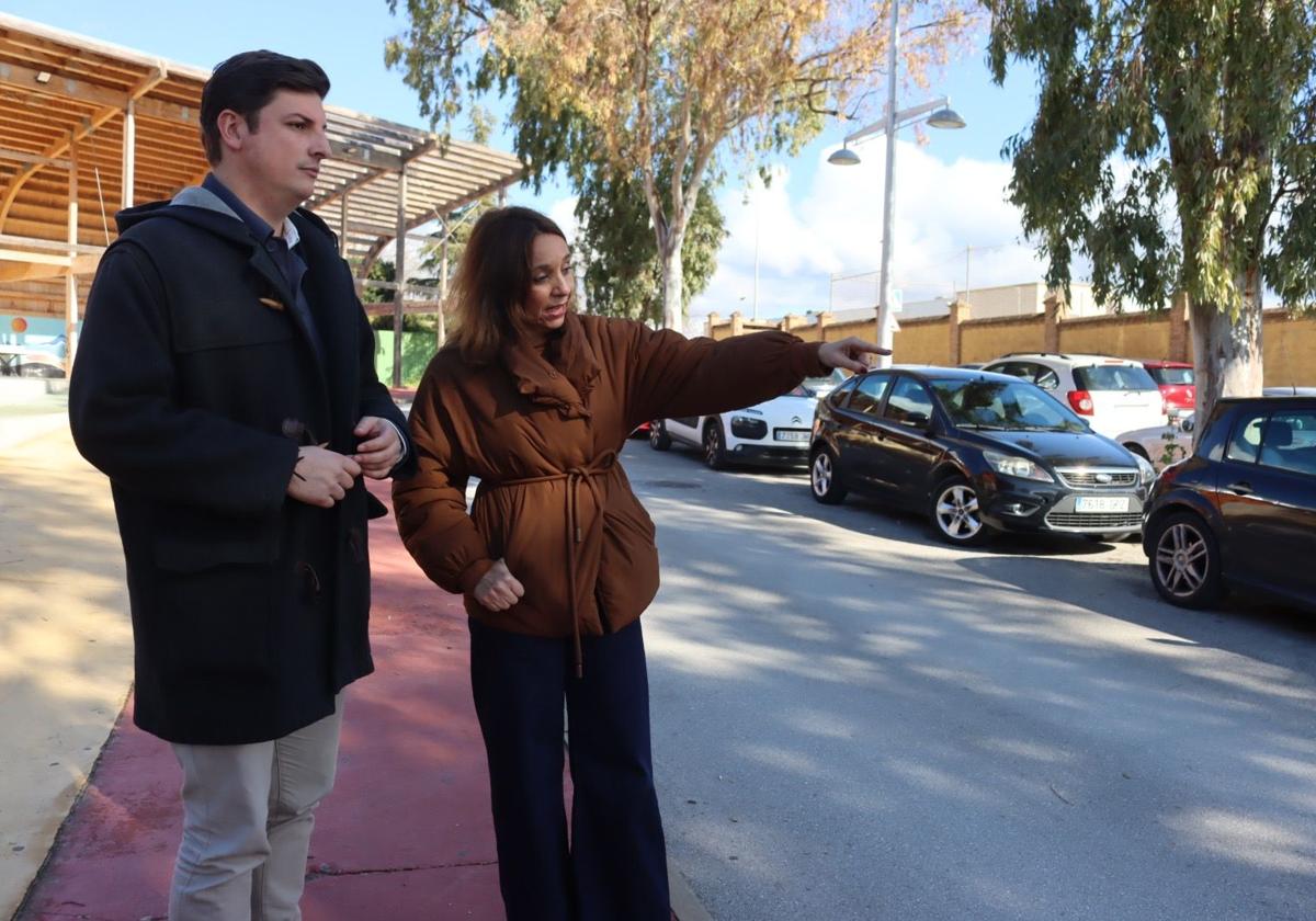 Fernández y Muñoz, en la zona, al anunciar la actuación.