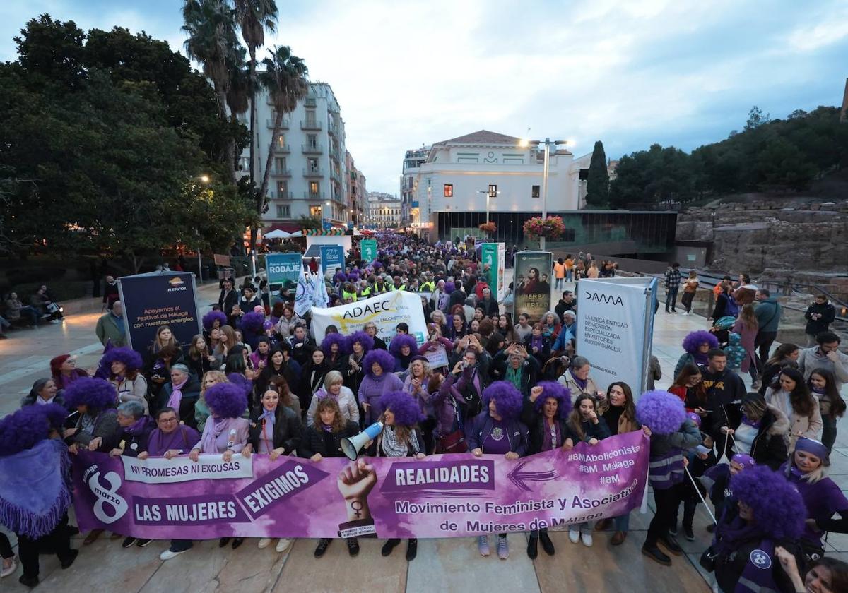 Manifestación del 8 de marzo de 2024 a su paso por la calle Alcazabilla.