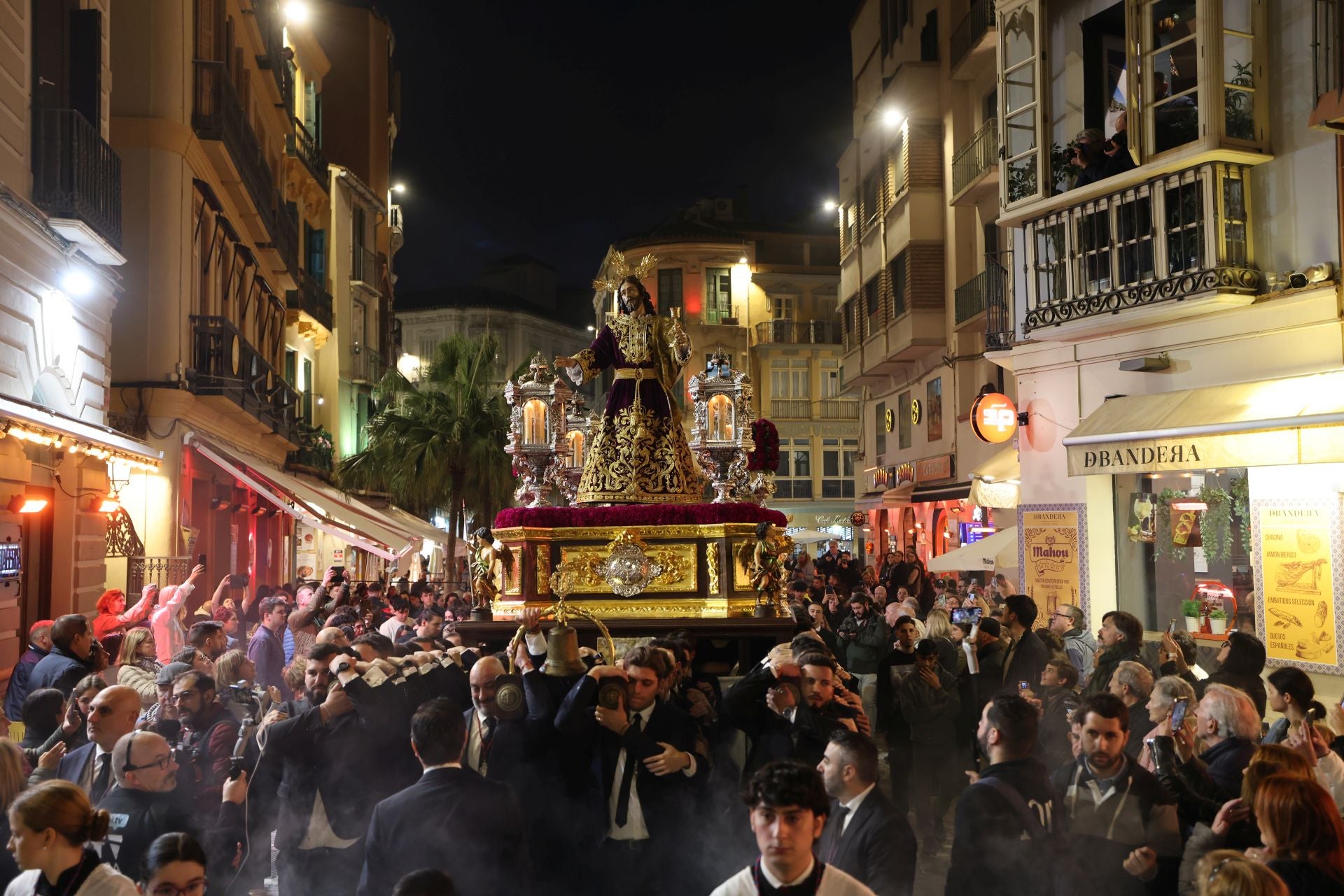 El vía crucis de la Agrupación de Cofradías de Málaga, en imágenes