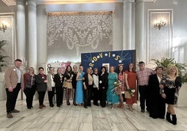 Varios de los vecinos en la gala eurovisiva de Villanueva del Trabuco.