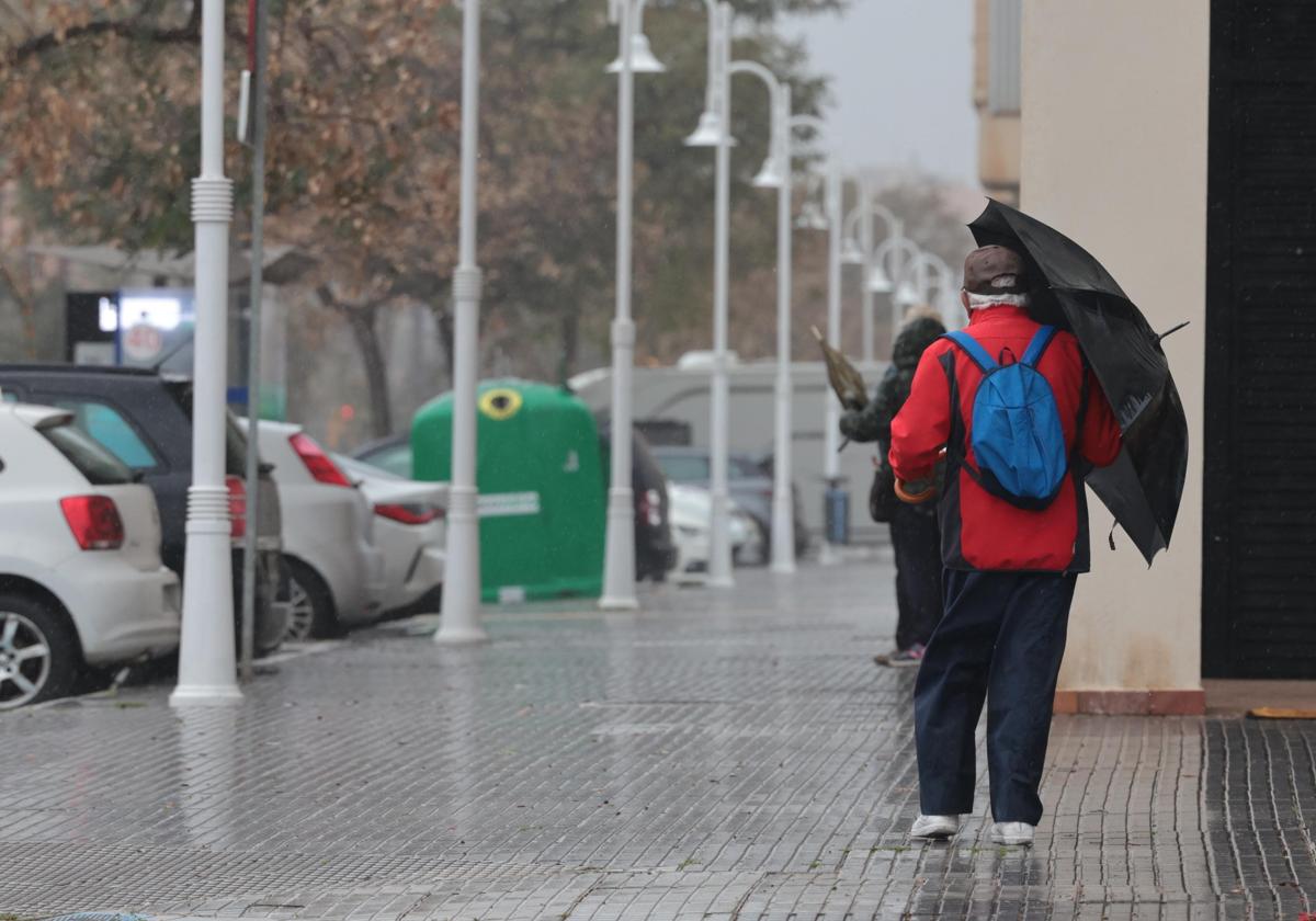 El aviso del 112 sobre qué hacer y qué no ante la previsión de fuertes lluvias en Málaga