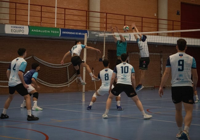 Partido amistoso en el pabellón del polideportivo de la UMA.