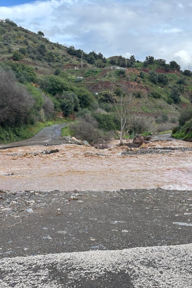 El agua ha vuelto a hacer estragos en Los Moras.