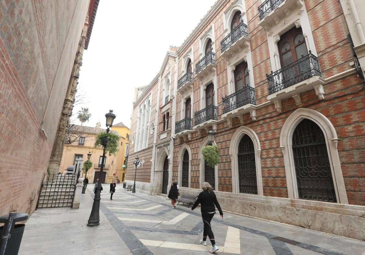 Fachada del antiguo hospital de Santo Tomás, en la calle Santa María.