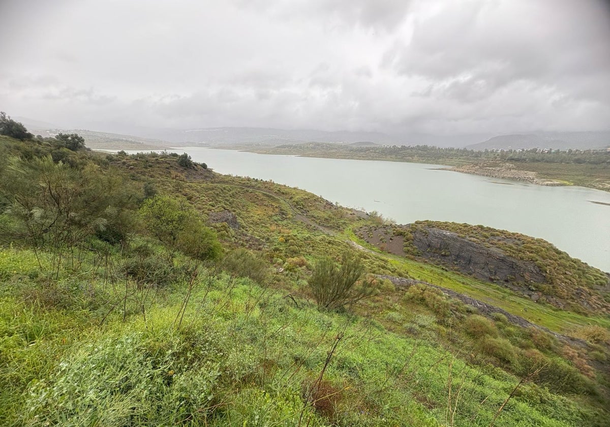 Aspecto actual que presenta el embalse de La Viñuela.