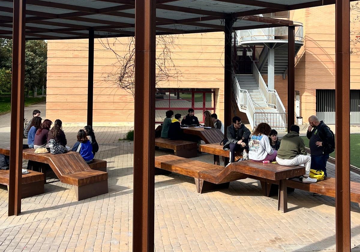 El dilema de los jóvenes: ¿vivir en el pueblo o en la ciudad?