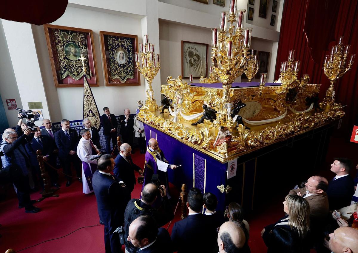 Imagen secundaria 1 - Así es el nuevo trono de Jesús de la Sentencia