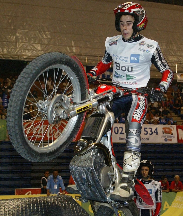 Imagen secundaria 2 - Recuerdos de Bou en sus dos estancias en Málaga. Las dos primeras corresponden a la prueba del mundial 'indoor' en el Carpena, en 2013; la tercera, a su primer triunfo profesional, en una prueba del Campeonato de España, en 2004.