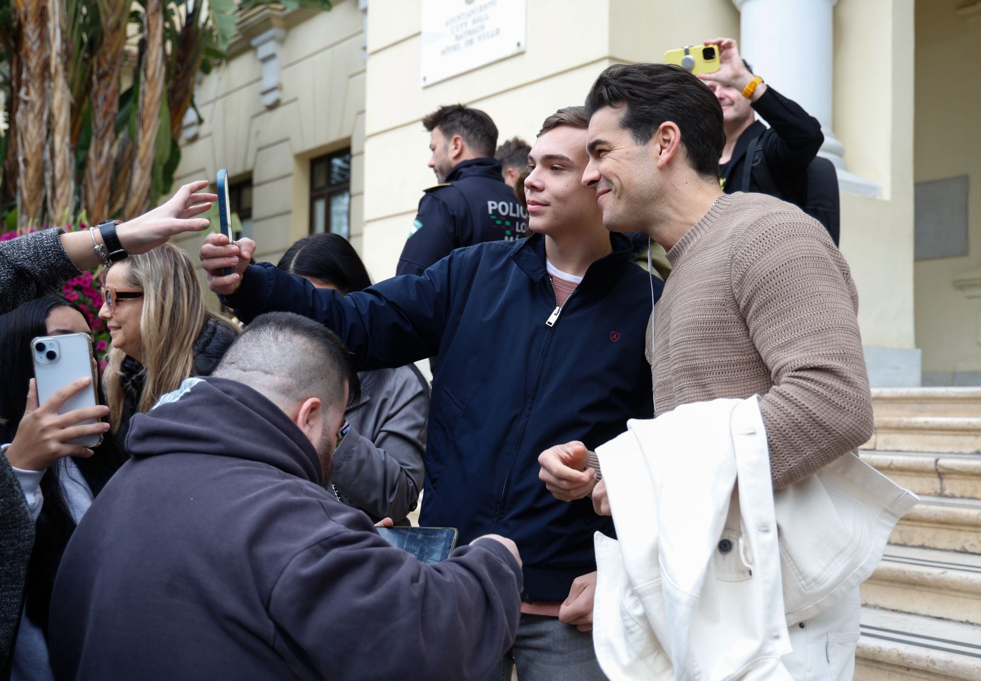 Mario Casas apuesta por el cine independiente con 'Molt lluny', la ópera prima de Gerard Oms, una película autobiográfica de autodescubrimiento personal localizada en Utrecht