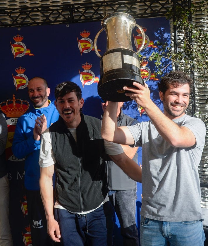 Imagen secundaria 2 - &#039;Yuyu&#039; Guerrero se corona y adquiere el Trofeo S. M. el Rey de vela en propiedad