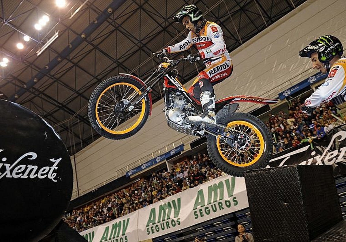 Imagen principal - Recuerdos de Bou en sus dos estancias en Málaga. Las dos primeras corresponden a la prueba del mundial 'indoor' en el Carpena, en 2013; la tercera, a su primer triunfo profesional, en una prueba del Campeonato de España, en 2004.