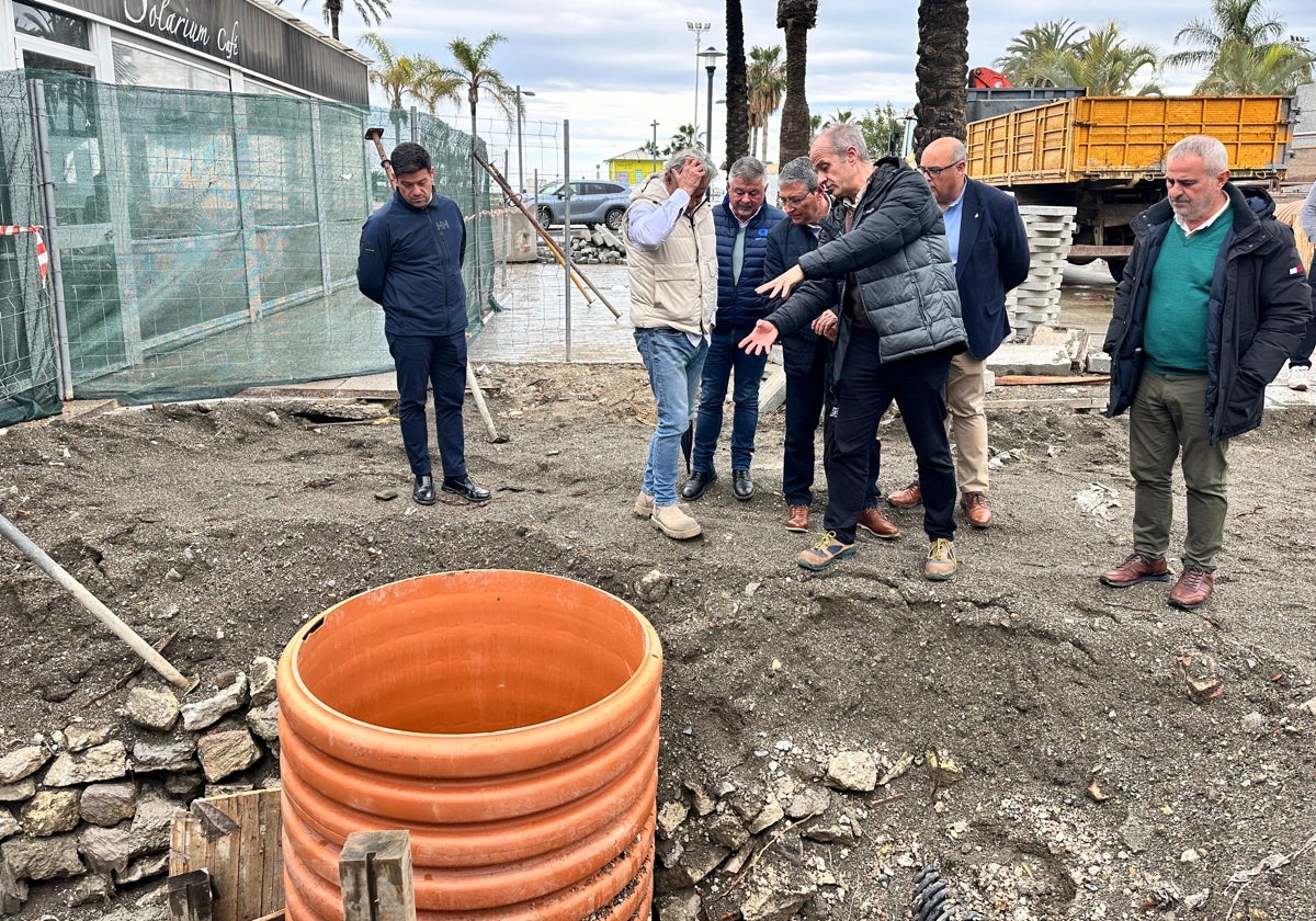 El presidente de la Diputación, Francisco Salado, este lunes en una visita a las obras.