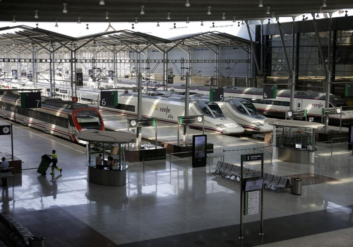 Trenes en la estación María Zambrano de Málaga.