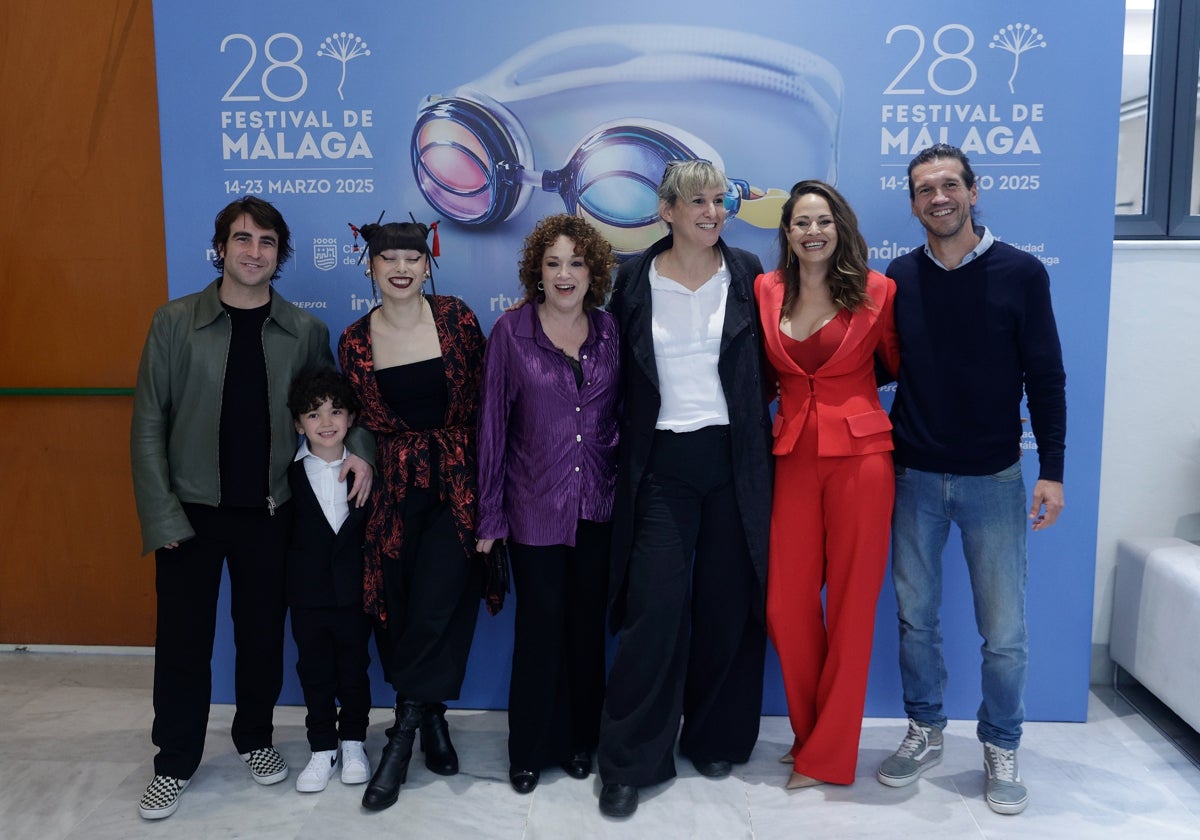 Equipo de la película 'Cataratas', encabezado por Violeta Salama