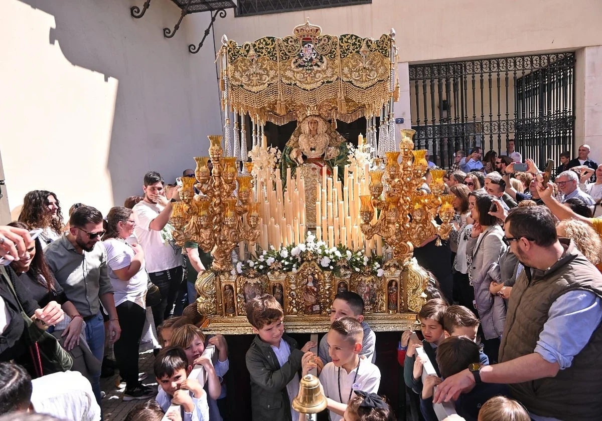 Momento de la procesión infantil de la Esperanza.