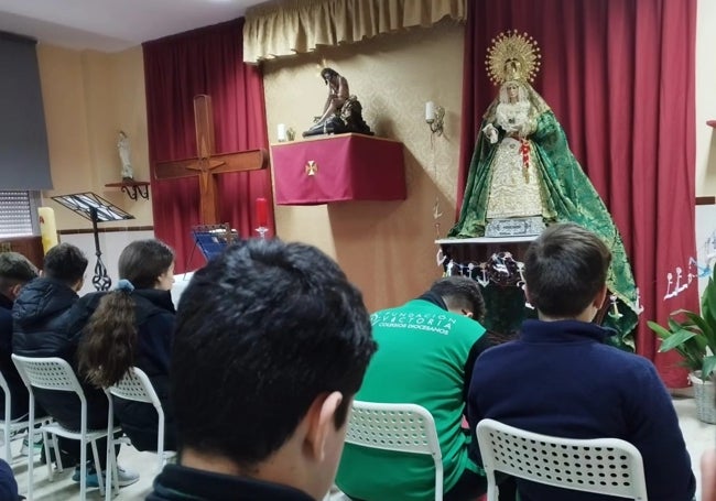 La Virgen de la Esperanza durante su estancia en el colegio Padre Jacobo.