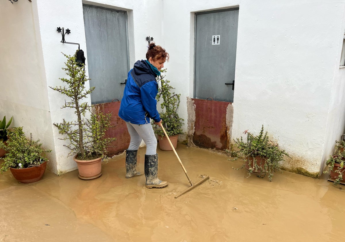 Imagen principal - Situación en Doña Ana en la mañana de este miércoles.