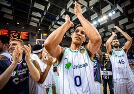 Los jugadores del Unicaja celebran una victoria en la Champions.