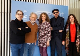La mesa redonda con, de izquierda a derecha, Javier Tolentino, Fernando Colomo, Daniela Fejerman, Alfonso Albacete y Pilar Pérez Solano.