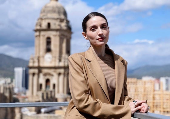 La actriz María Valverde, que se estrena como directora en el Festival de Málaga, esta mañana en la terraza del AC Málaga Palacio.