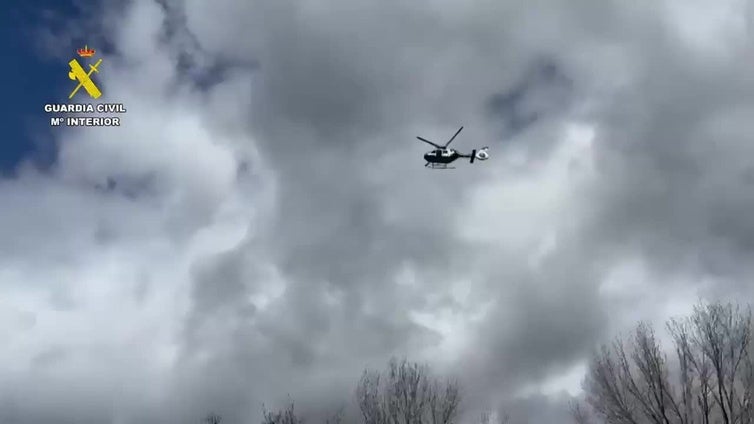 La Guardia Civil continúa la búsqueda del motorista que cayó al río Genal en Pujerra en Málaga