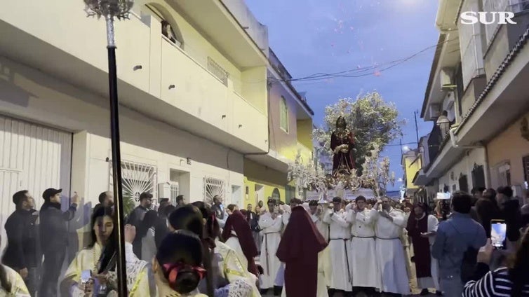 El Tarajal trae los primeros nazarenos a las calles de Málaga a pesar de la lluvia