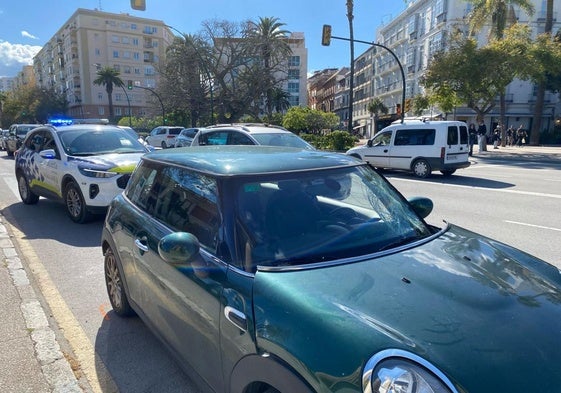 Un joven, hospitalizado grave tras ser atropellado en la plaza de La Marina