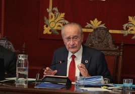 El alcalde de Málaga, en el pleno celebrado el pasado jueves en la Casona del Parque.