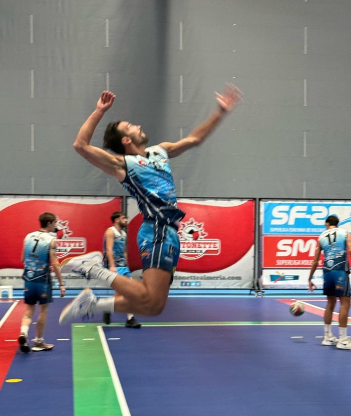 Imagen secundaria 2 - El Marbella Costa del Vóley cumple su meta y seguirá un año más en Superliga 2