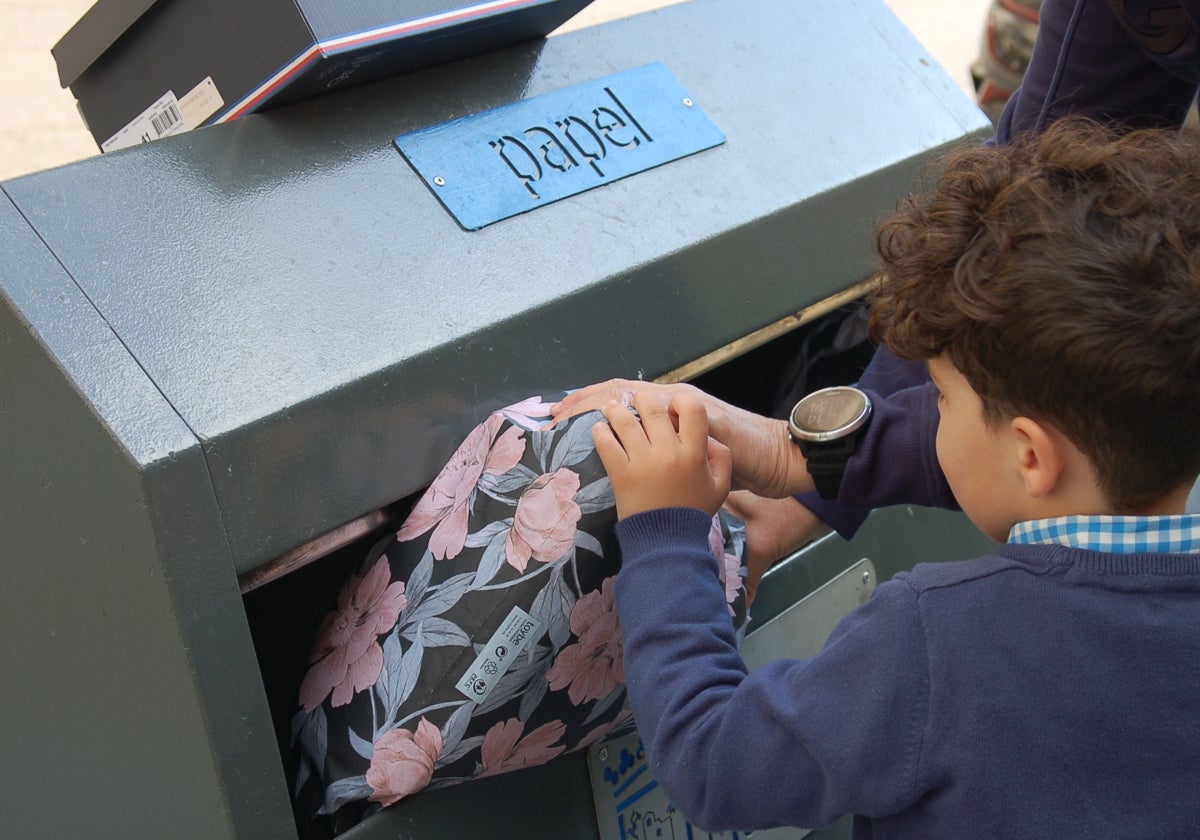 Los vecinos de la Costa del Sol reciclan más que en Andalucía y en España.