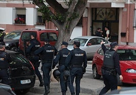 Efectivos policiales en el lugar de los hechos este miércoles.