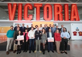 Foto de familia con los premiados en esta séptima edición de los premios de Turismo Costa del Sol.