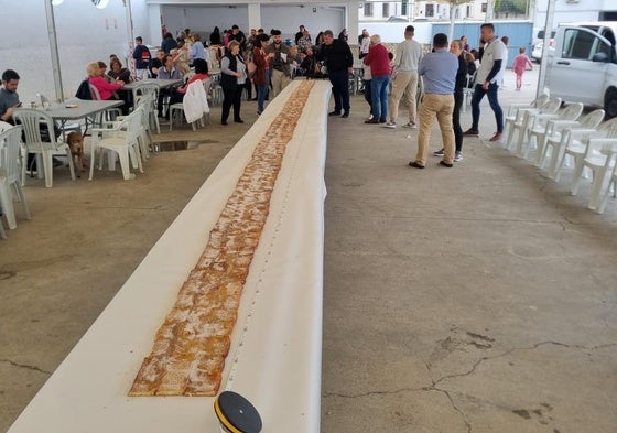 La torrija de más de diez metros de longitud de Cuevas de San Marcos.
