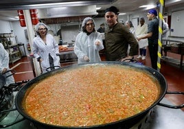 La consejera de Empleo, Rocío Blanco, ha visitado Acompanya, una empresa de catering donde trabajan personas en situación vulnerable.