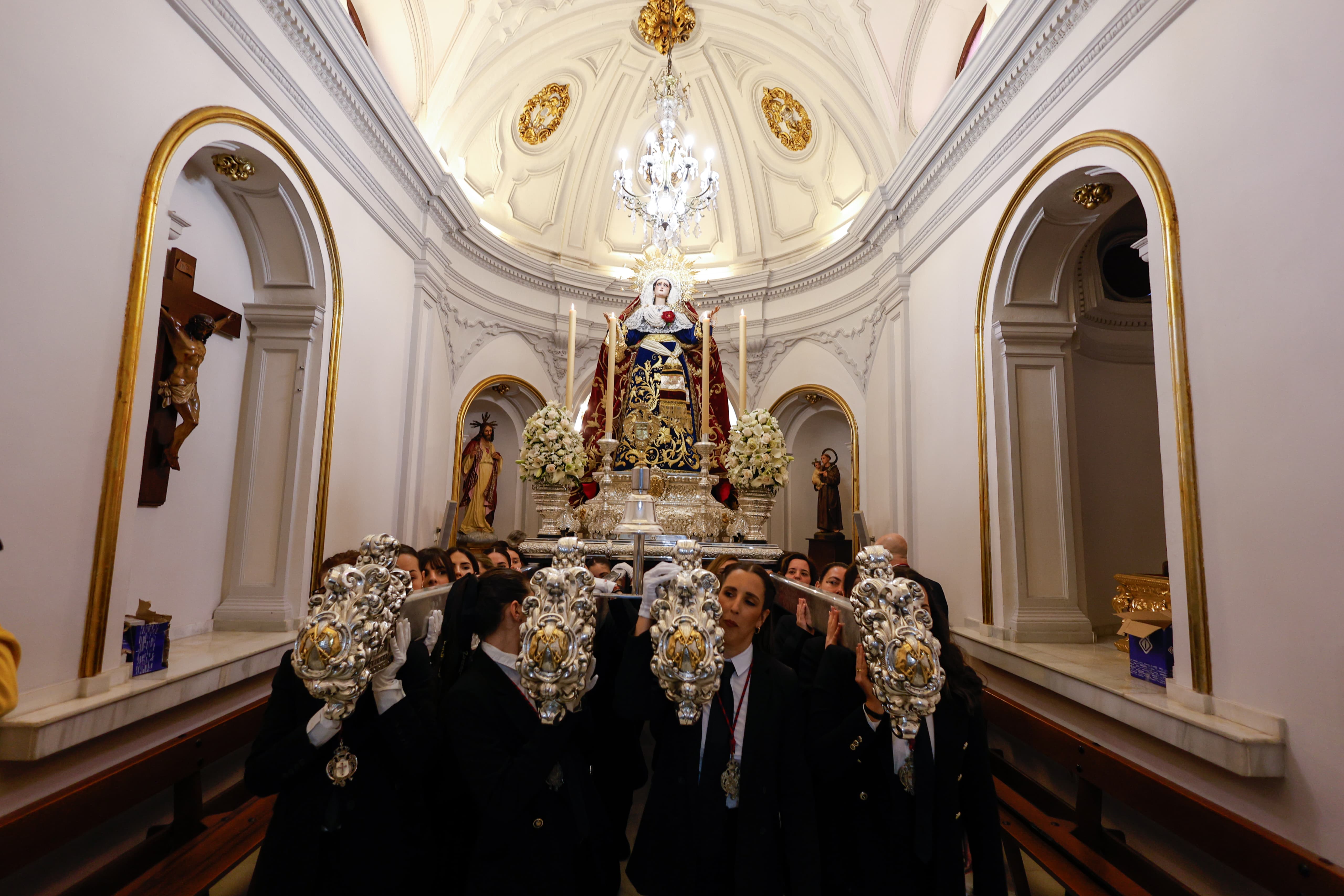 Traslados y procesiones del Sábado de Pasión en Málaga 2025
