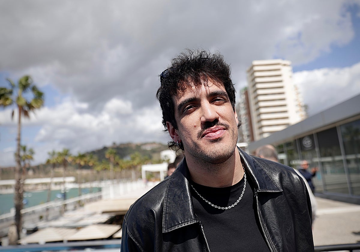 Alejandro Marín, director: «Me van a quitar el carné del colectivo porque no soy eurofan»