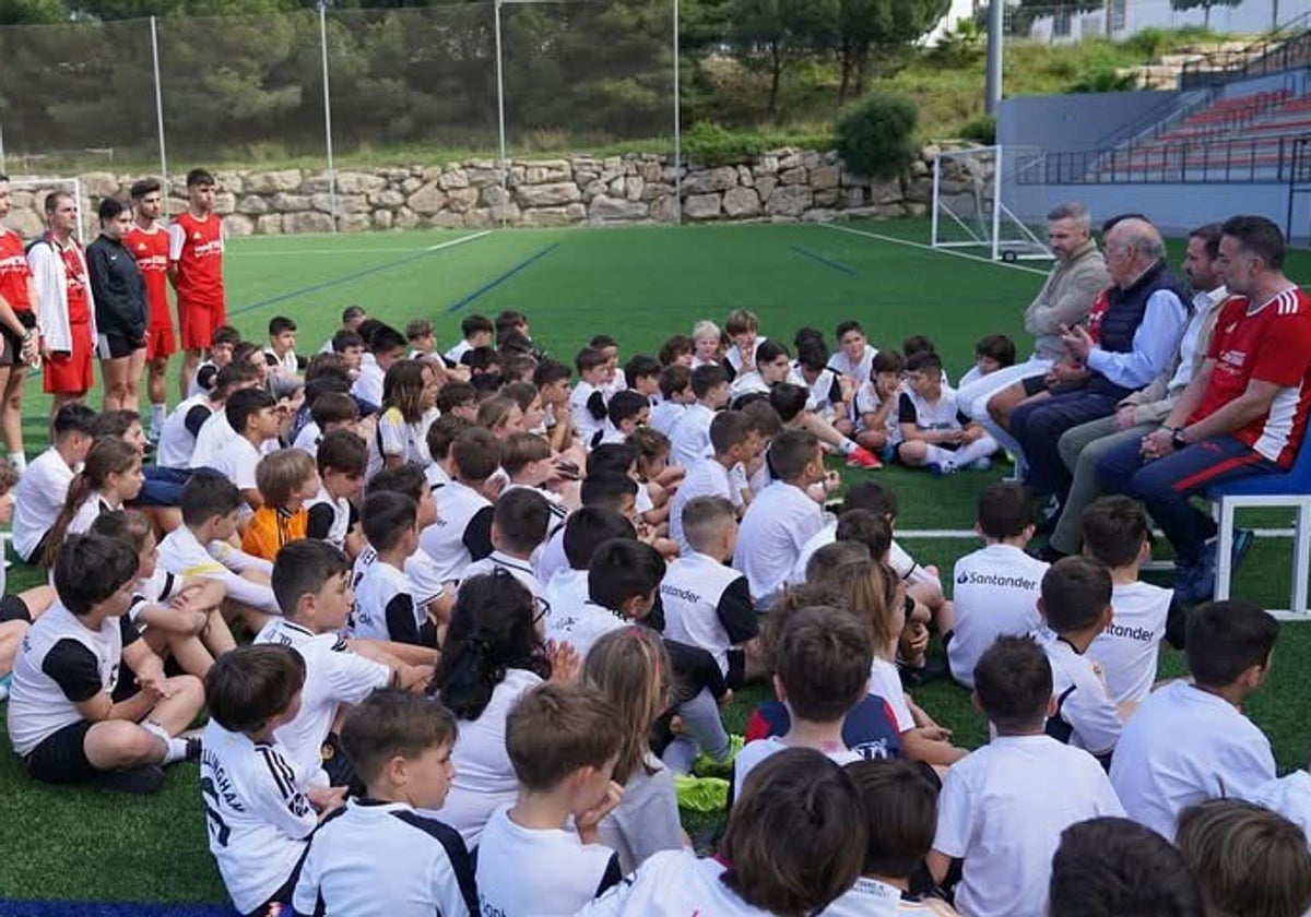 Vicente del Bosque en Estepona durante la presentación del Campus 2025 de su Academia de Fútbol.