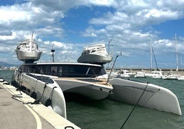 El 'Ganany', durante su atraque en Puerto Marina.