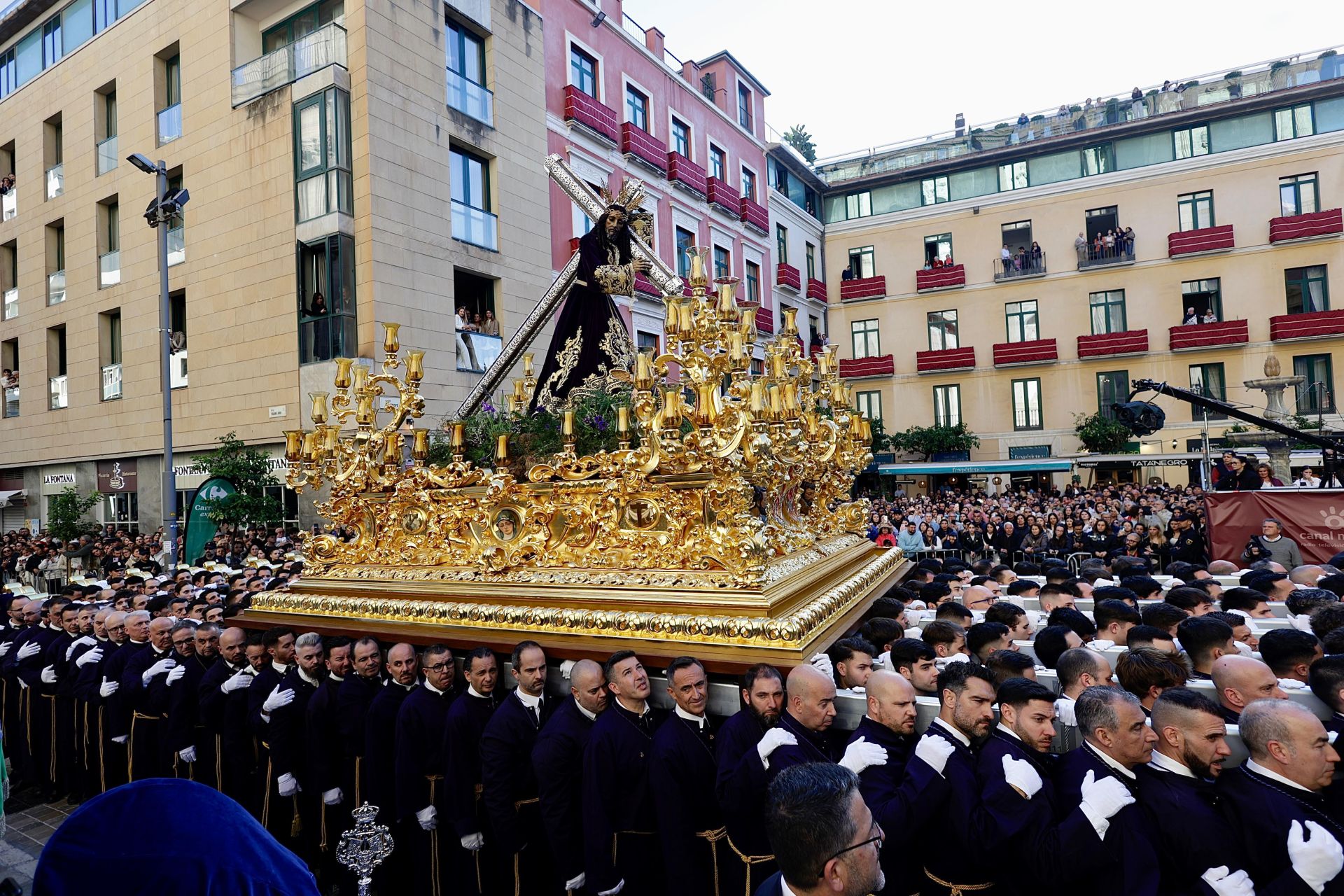 El Rico libera por primera a dos presos. Acto en la Plaza del Obispo.