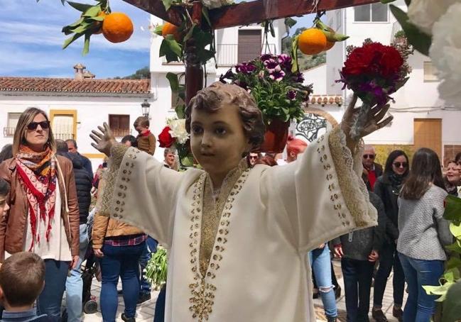 La tradición de adorar al Niño Jesús el Domingo de Resurrección está muy arraigada.