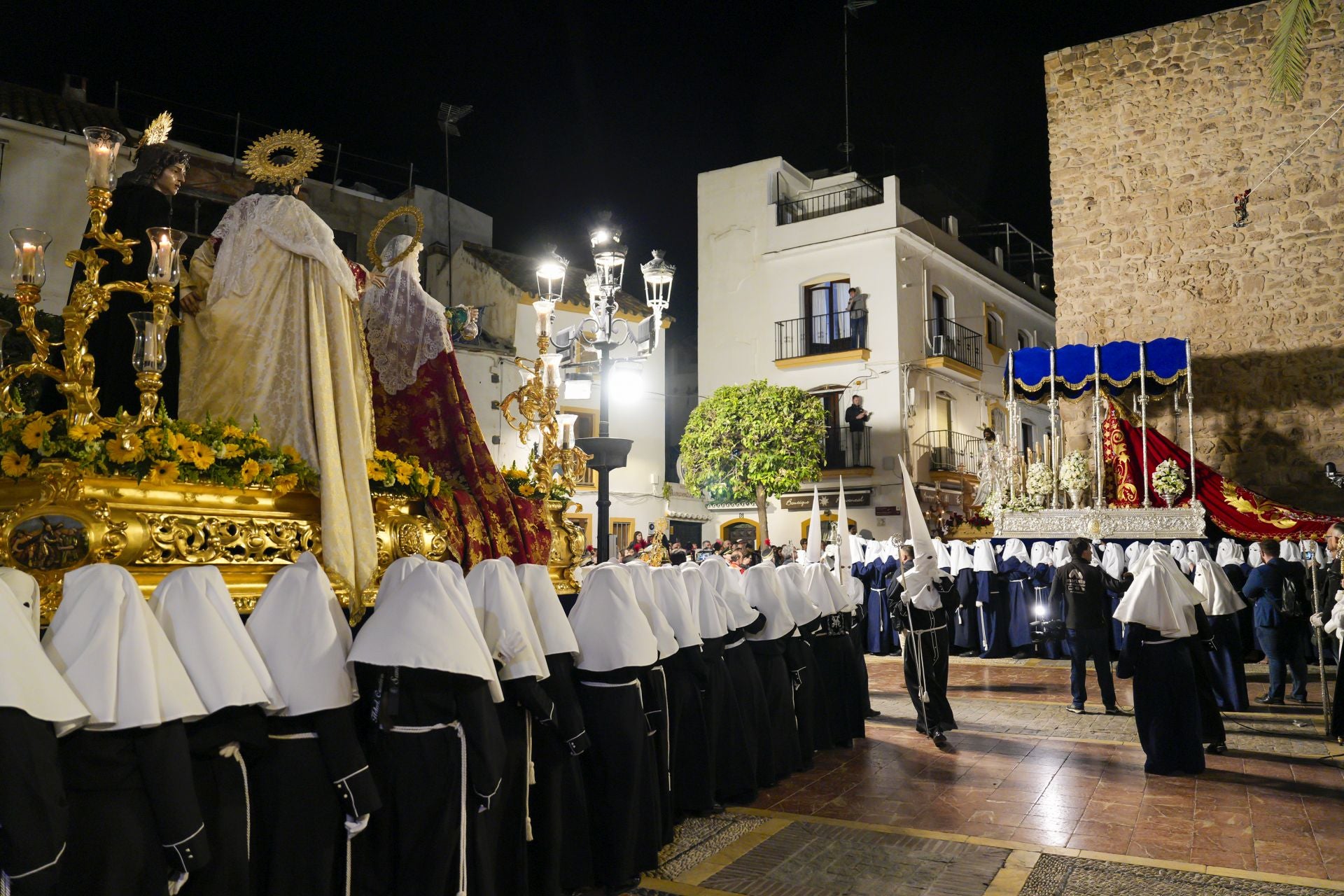 La procesión de la Virgen De La Encarnación, El Nazareno y Santa Marta de Marbella en fotos