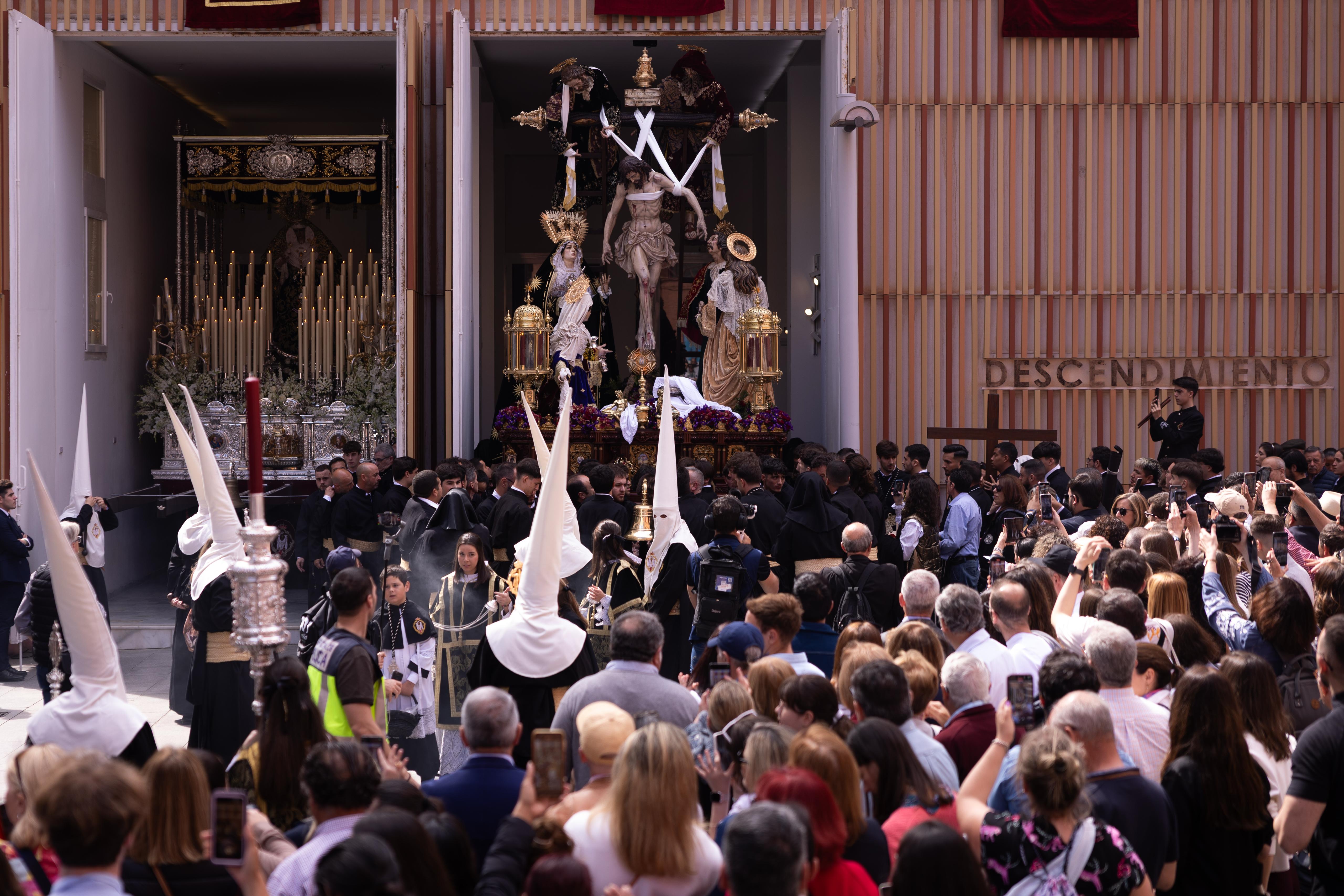 Salida de Descendimiento. Viernes Santo de Málaga