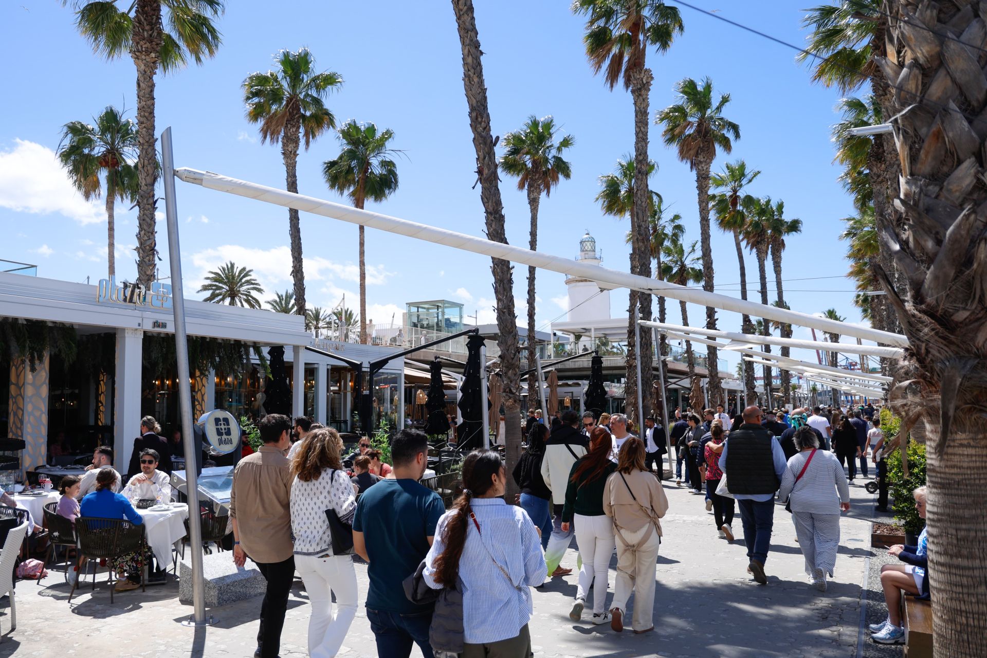 Málaga exprime la Semana Santa con un sábado al completo
