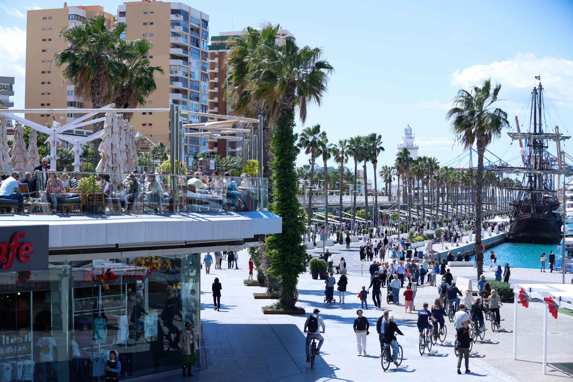 Málaga exprime la Semana Santa con un sábado al completo