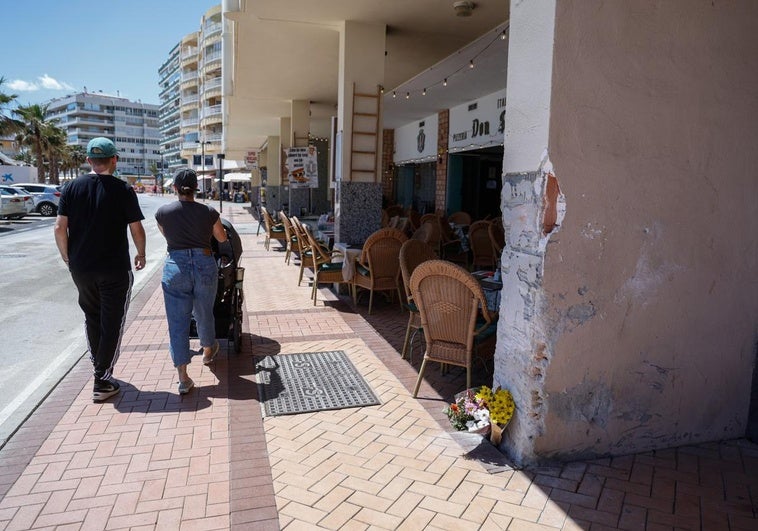 El coche de la detenida chocó con esta columna del restaurante.