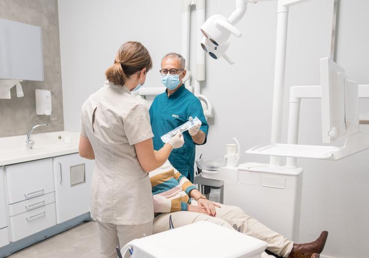 Dr. José Montes, cirujano maxilofacial de la Clínica MAEX Cuevas Queipo.
